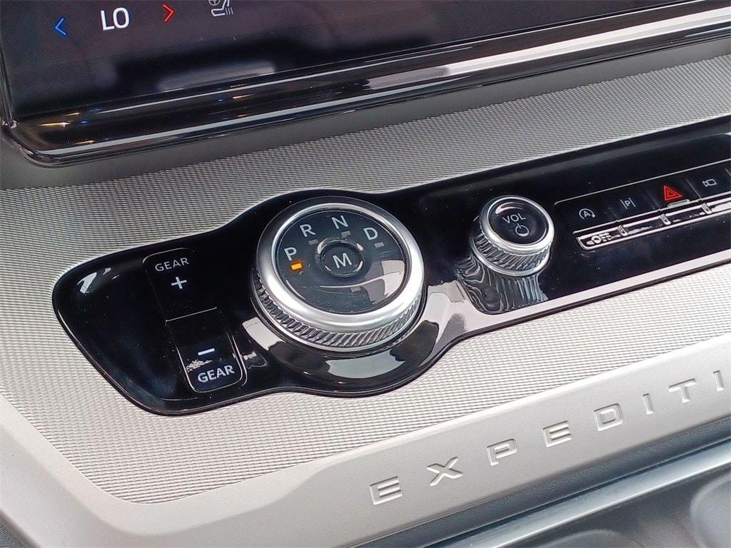 new 2025 Ford Expedition car, priced at $65,194