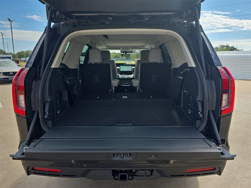 new 2025 Ford Expedition car, priced at $70,205