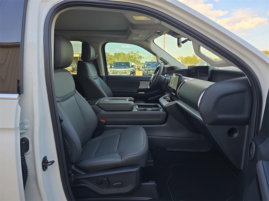 new 2025 Ford Expedition car, priced at $71,006