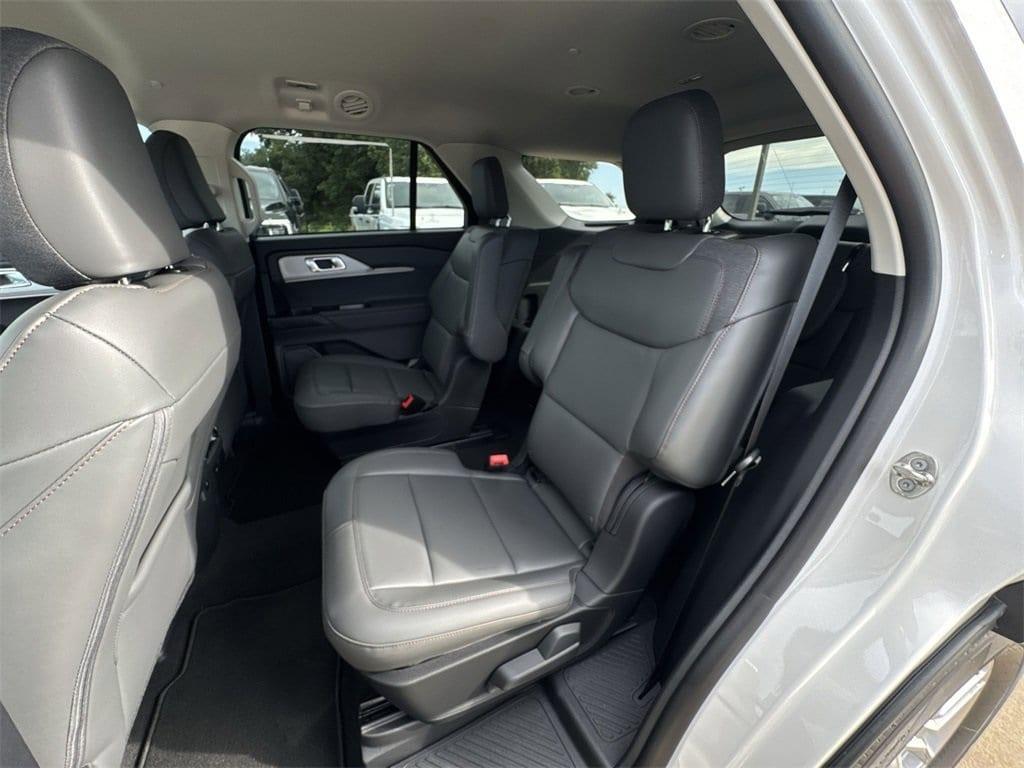 new 2025 Ford Explorer car, priced at $39,990