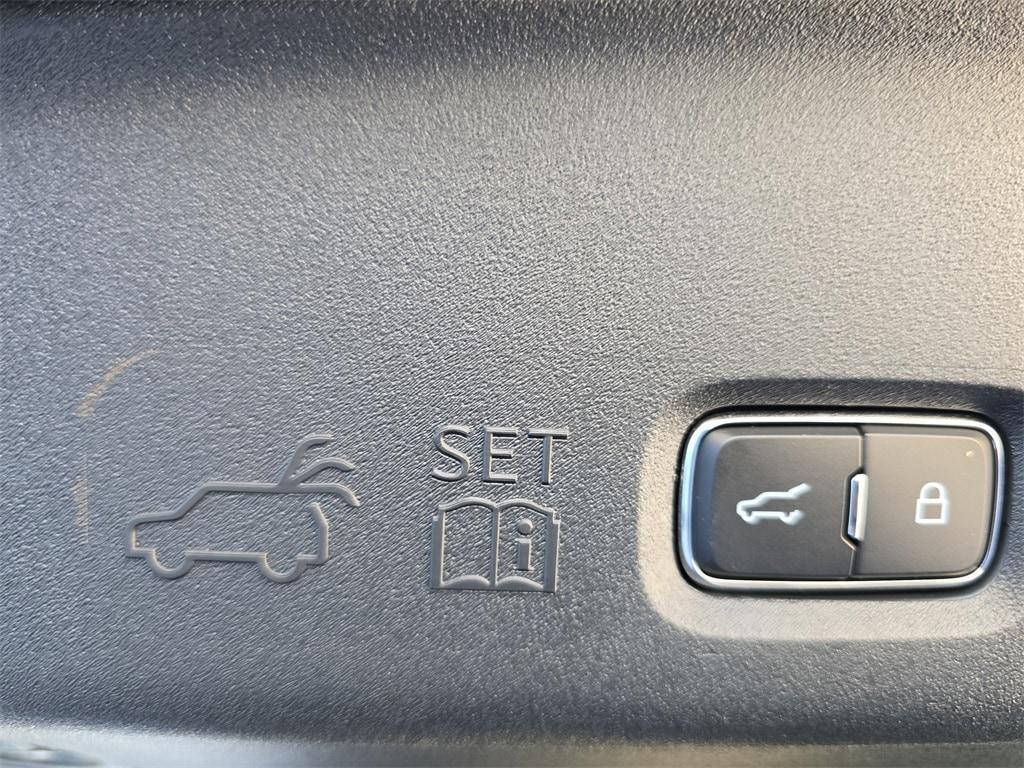 new 2025 Ford Expedition car, priced at $67,046