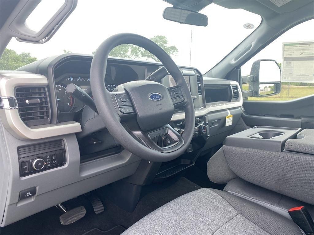 new 2025 Ford F-350 car, priced at $53,838