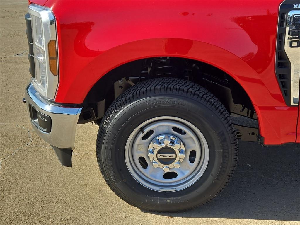 new 2025 Ford F-350 car, priced at $58,383