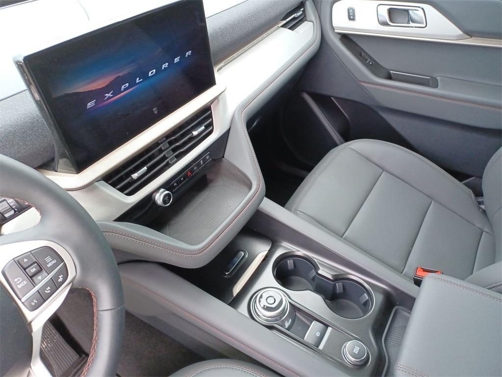 new 2025 Ford Explorer car, priced at $43,081