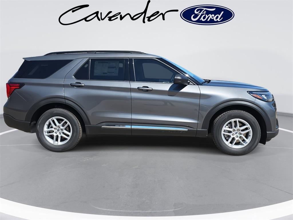 new 2025 Ford Explorer car, priced at $40,596