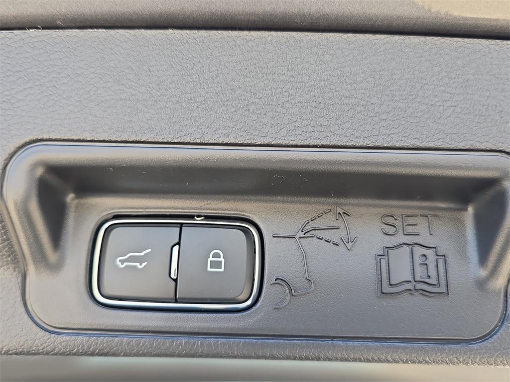 new 2025 Ford Explorer car, priced at $40,596