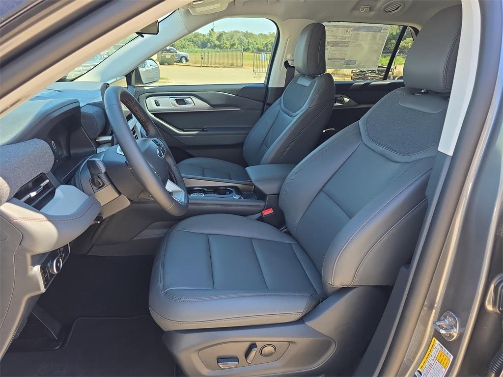 new 2025 Ford Explorer car, priced at $40,596