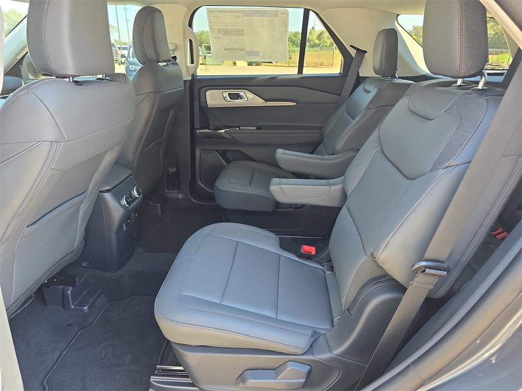 new 2025 Ford Explorer car, priced at $40,596