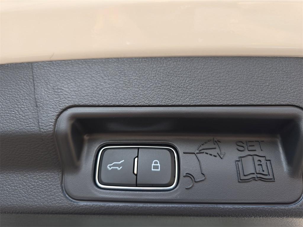 new 2025 Ford Explorer car, priced at $41,336