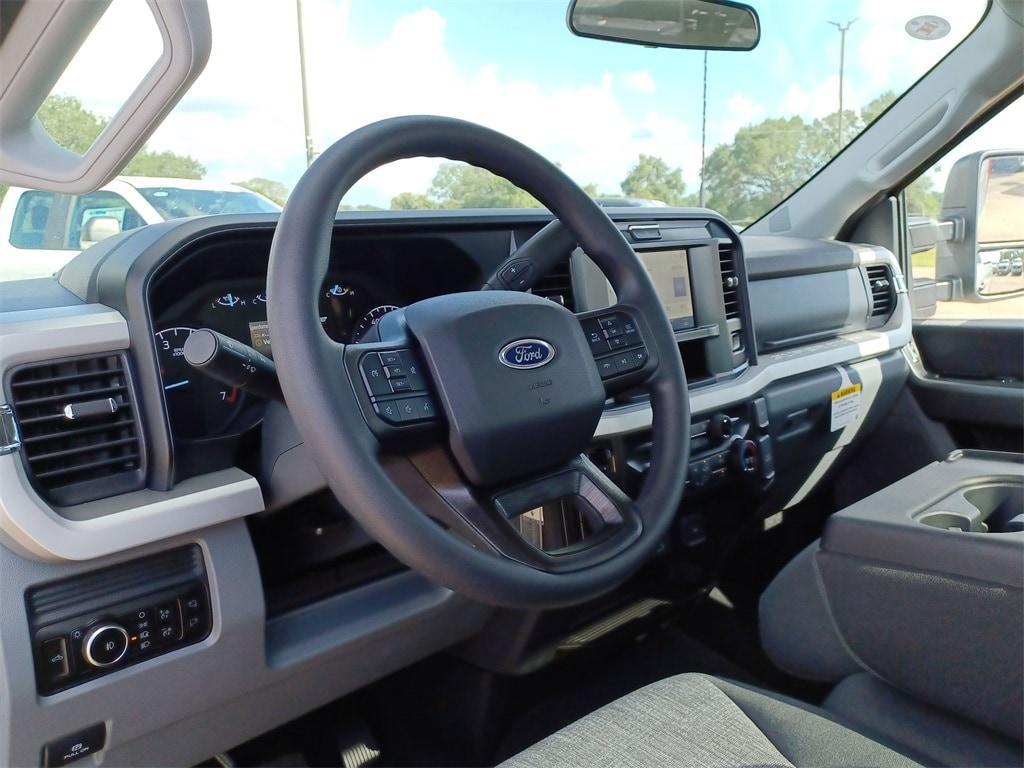 new 2025 Ford F-350 car, priced at $53,728