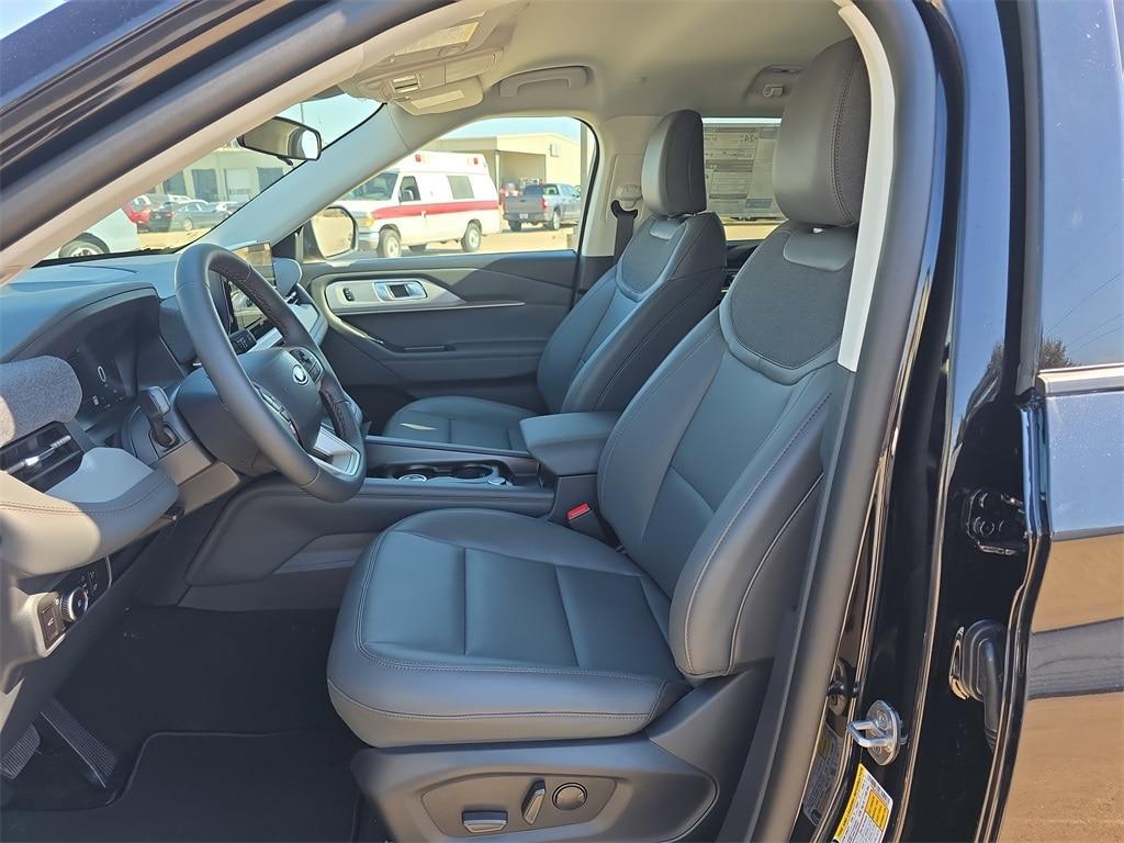 new 2025 Ford Explorer car, priced at $40,968