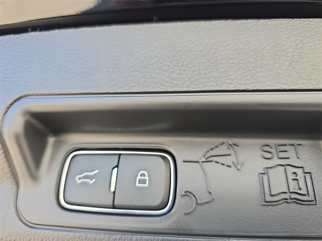 new 2025 Ford Explorer car, priced at $40,968