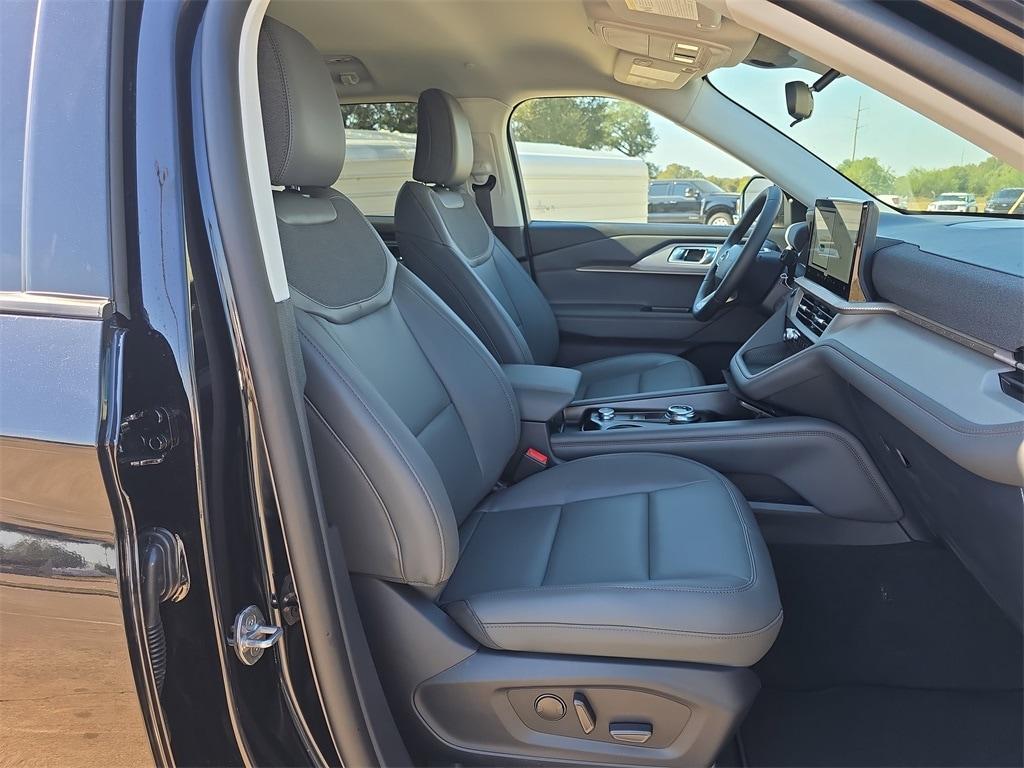 new 2025 Ford Explorer car, priced at $40,968