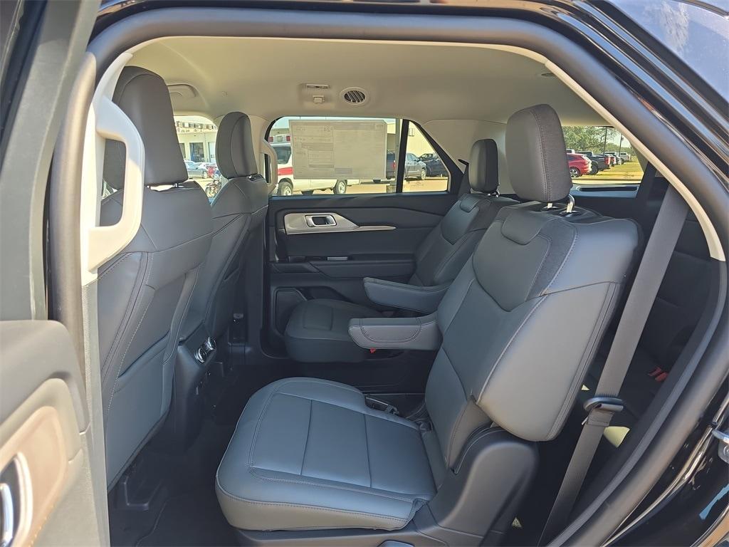 new 2025 Ford Explorer car, priced at $40,968