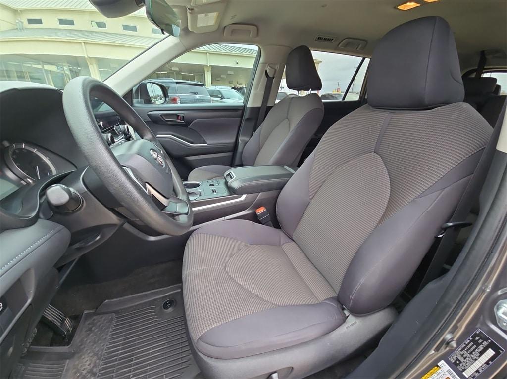 used 2023 Toyota Highlander car, priced at $34,131