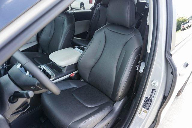 used 2024 Kia Carnival car, priced at $39,889