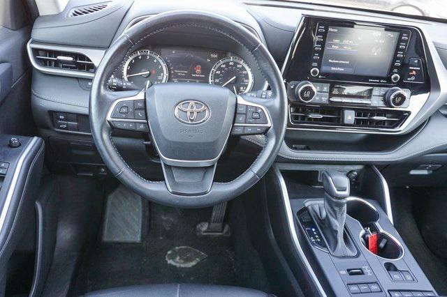 used 2022 Toyota Highlander car, priced at $33,989