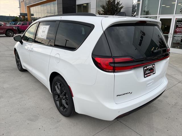 new 2024 Chrysler Pacifica car, priced at $39,661