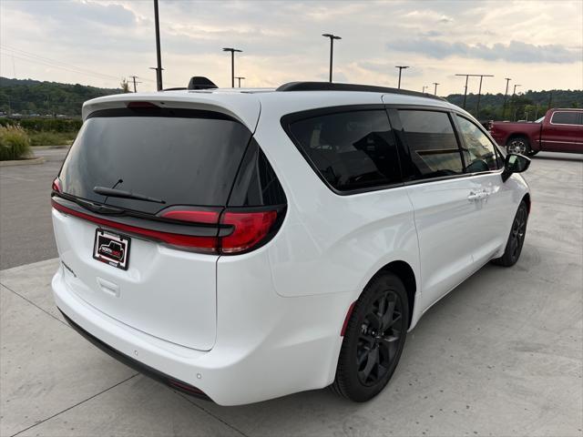 new 2024 Chrysler Pacifica car, priced at $39,661