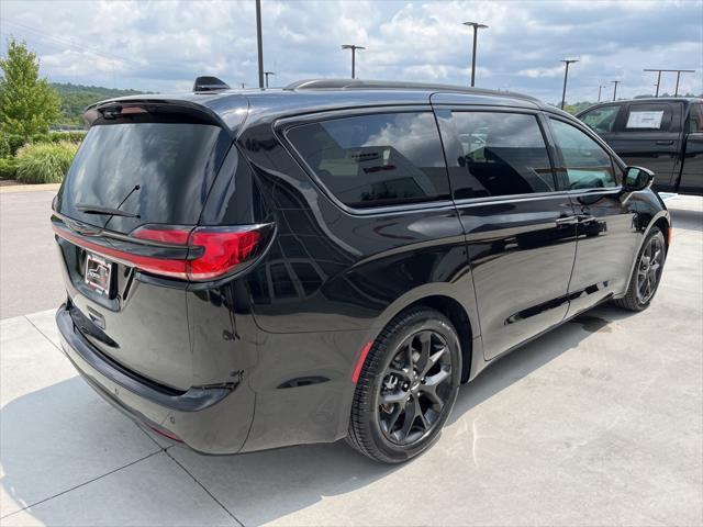 new 2024 Chrysler Pacifica car, priced at $39,661