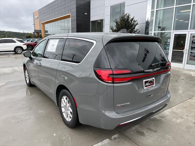 new 2025 Chrysler Pacifica car, priced at $41,617