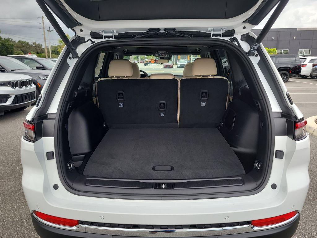 new 2025 Jeep Grand Cherokee car, priced at $39,379