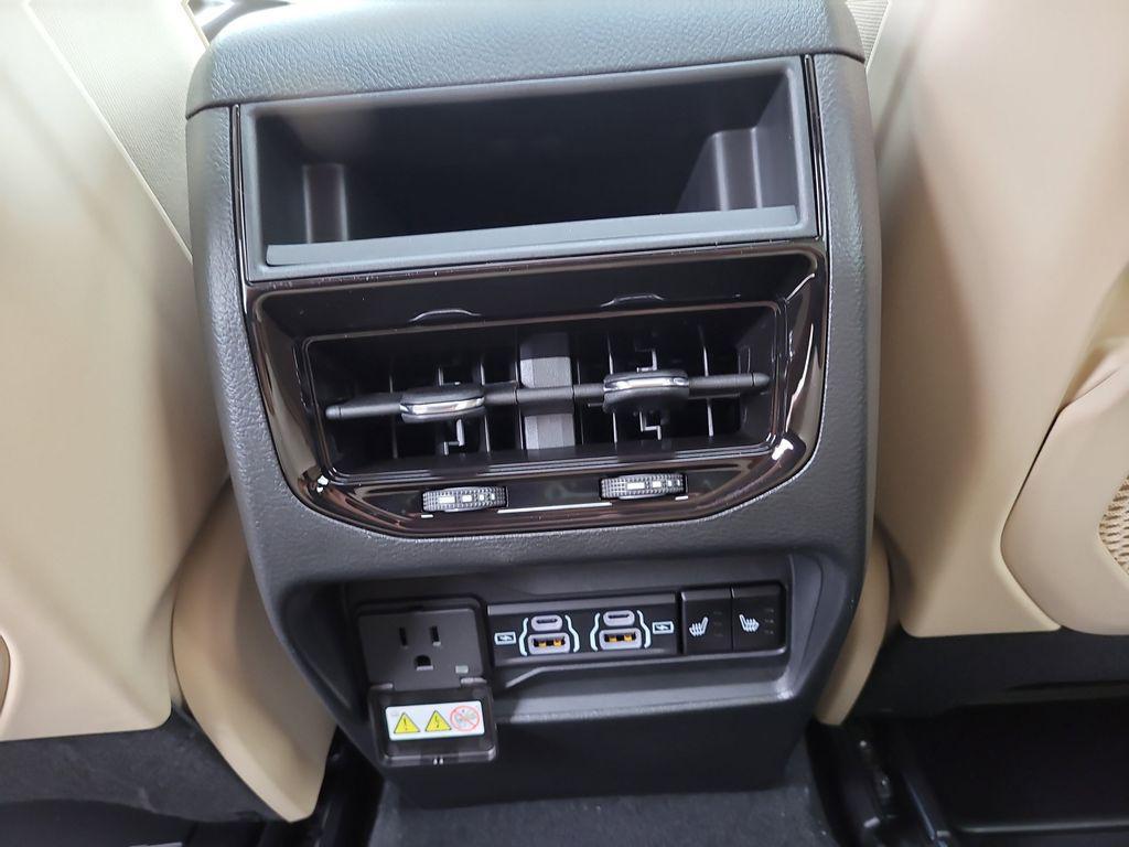 new 2025 Jeep Grand Cherokee car, priced at $39,379