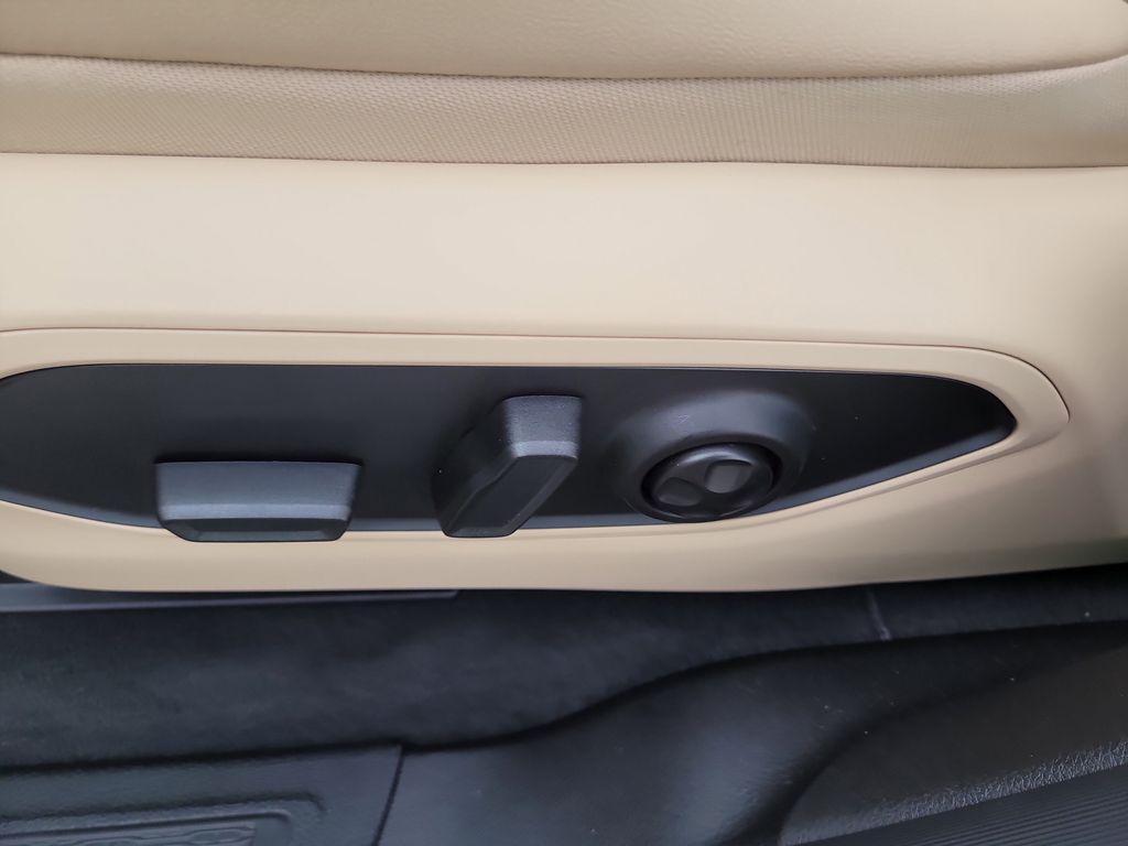 new 2025 Jeep Grand Cherokee car, priced at $39,379