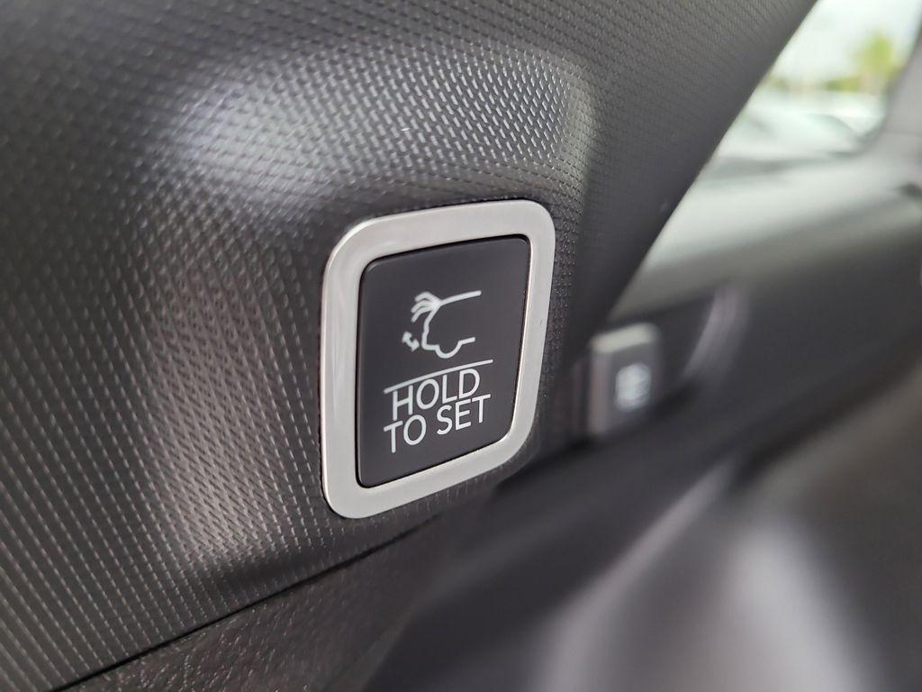 new 2025 Jeep Grand Cherokee car, priced at $39,379