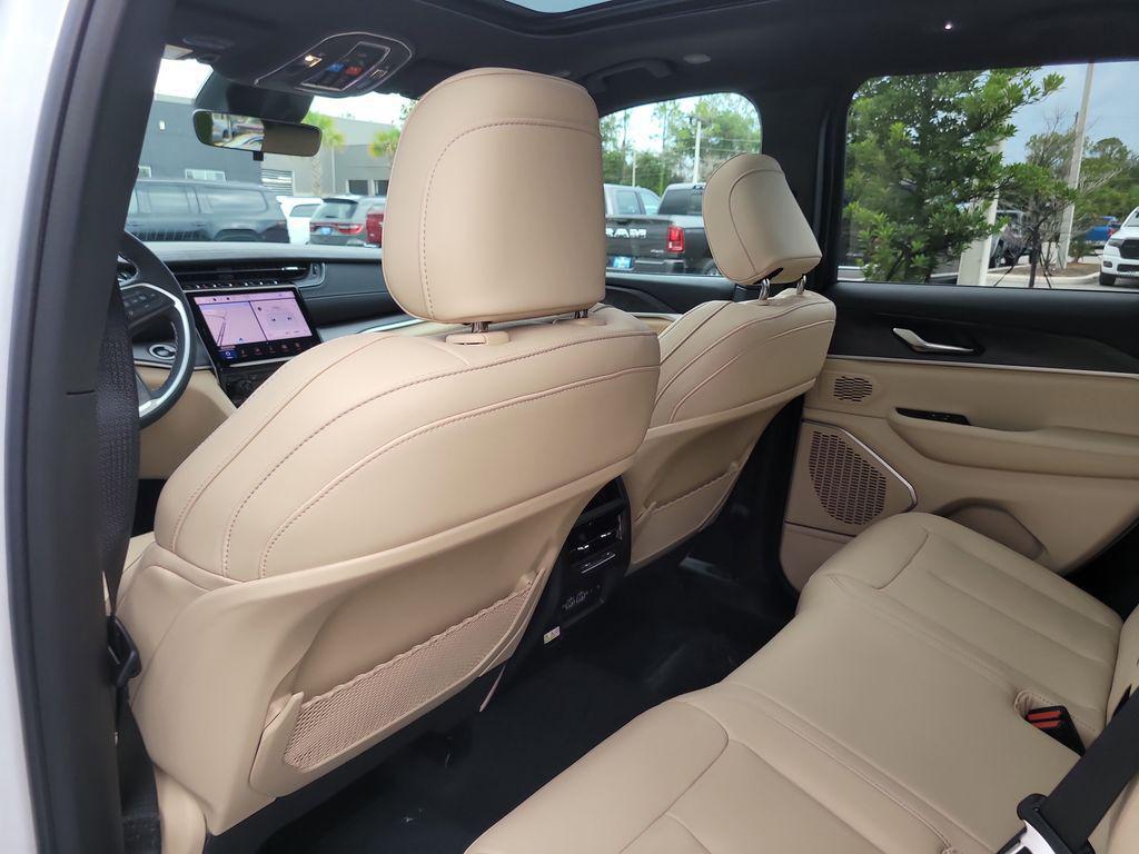 new 2025 Jeep Grand Cherokee car, priced at $39,379