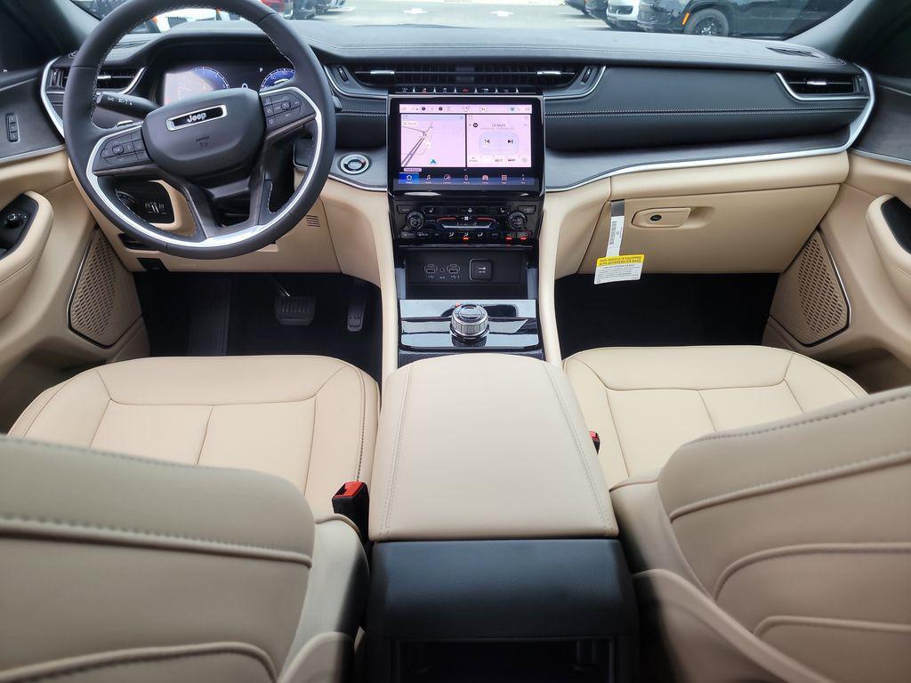 new 2025 Jeep Grand Cherokee car, priced at $39,379