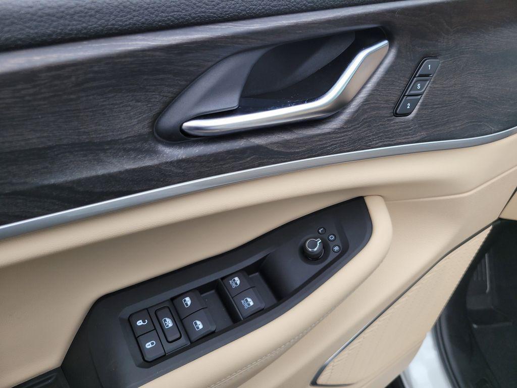 new 2025 Jeep Grand Cherokee car, priced at $39,379