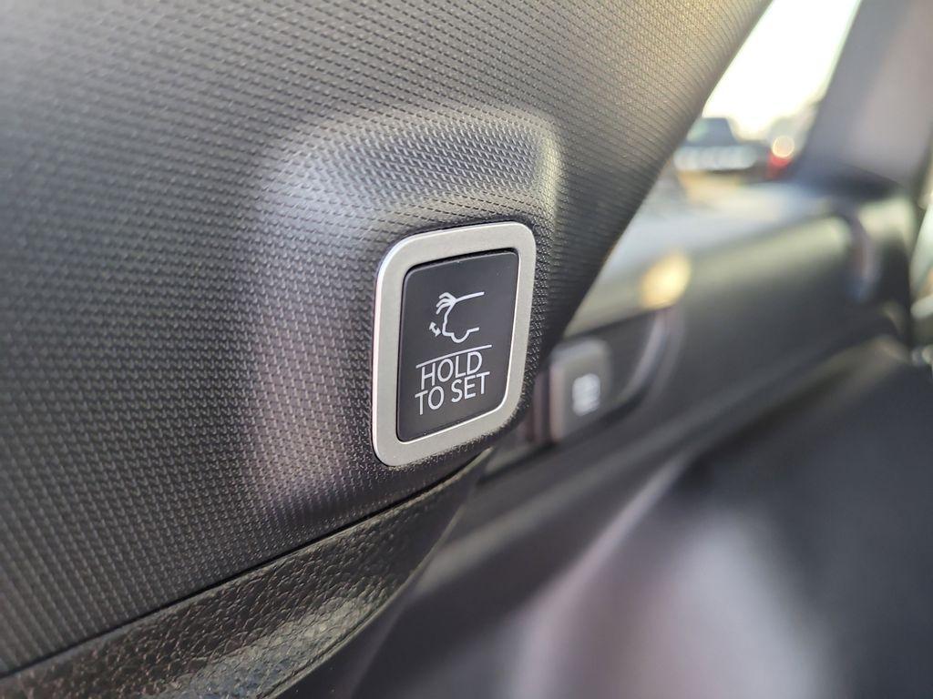 new 2025 Jeep Grand Cherokee car, priced at $41,569