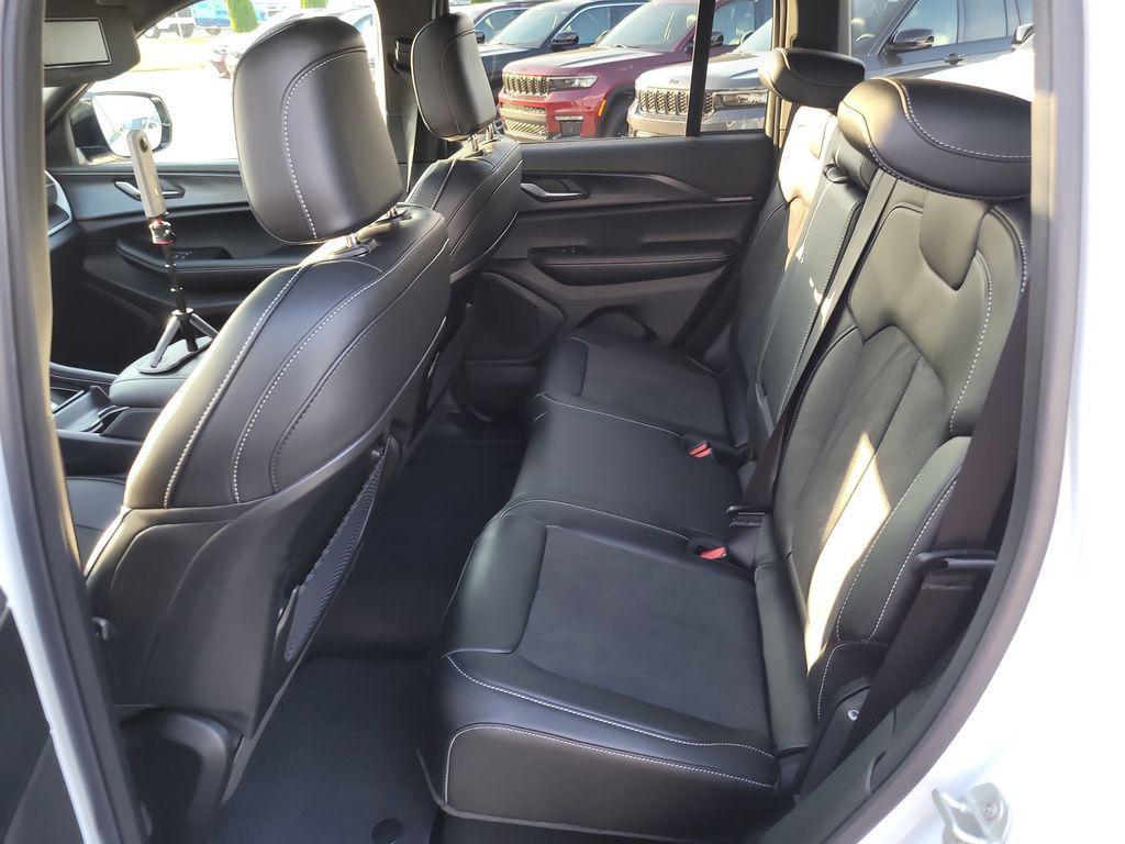 new 2025 Jeep Grand Cherokee car, priced at $41,569