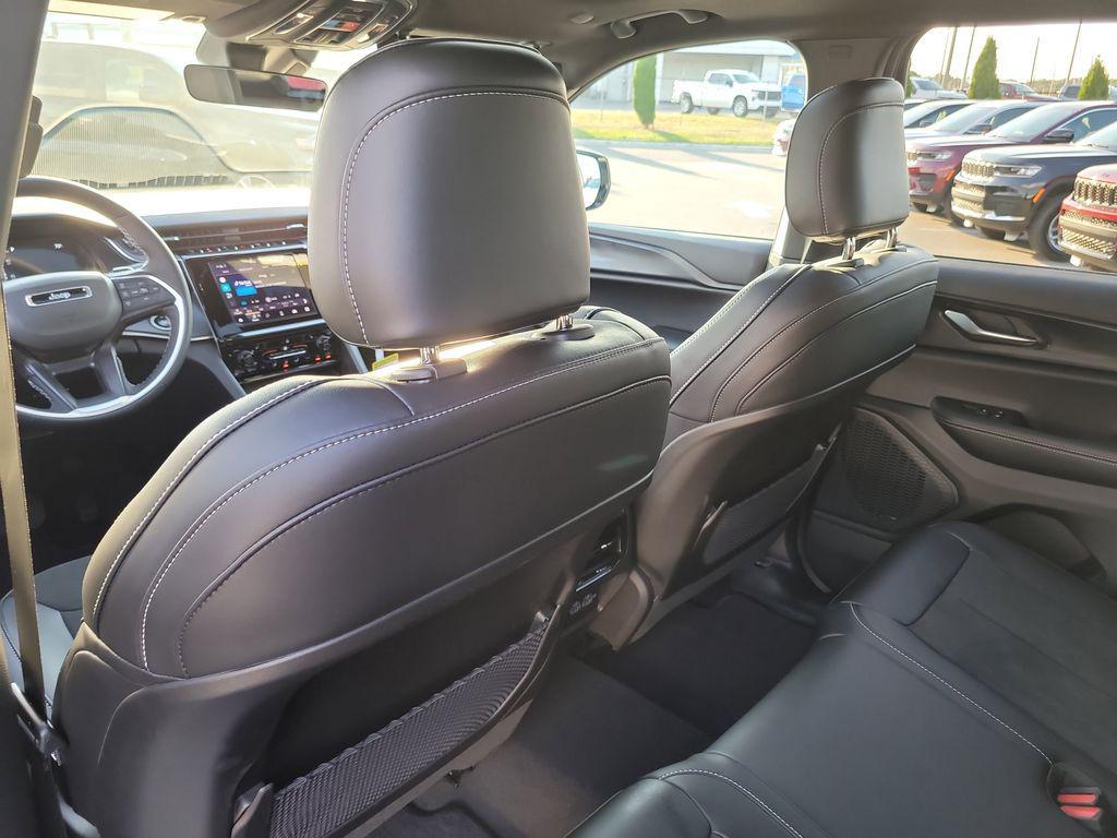 new 2025 Jeep Grand Cherokee car, priced at $41,569