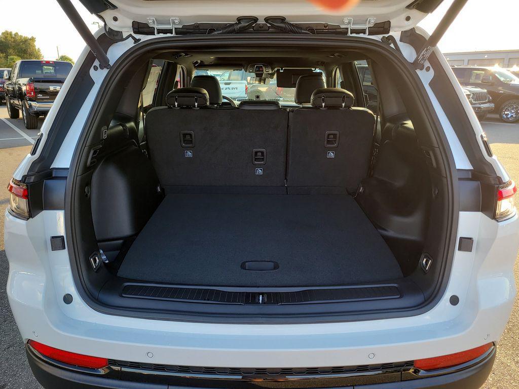 new 2025 Jeep Grand Cherokee car, priced at $41,569