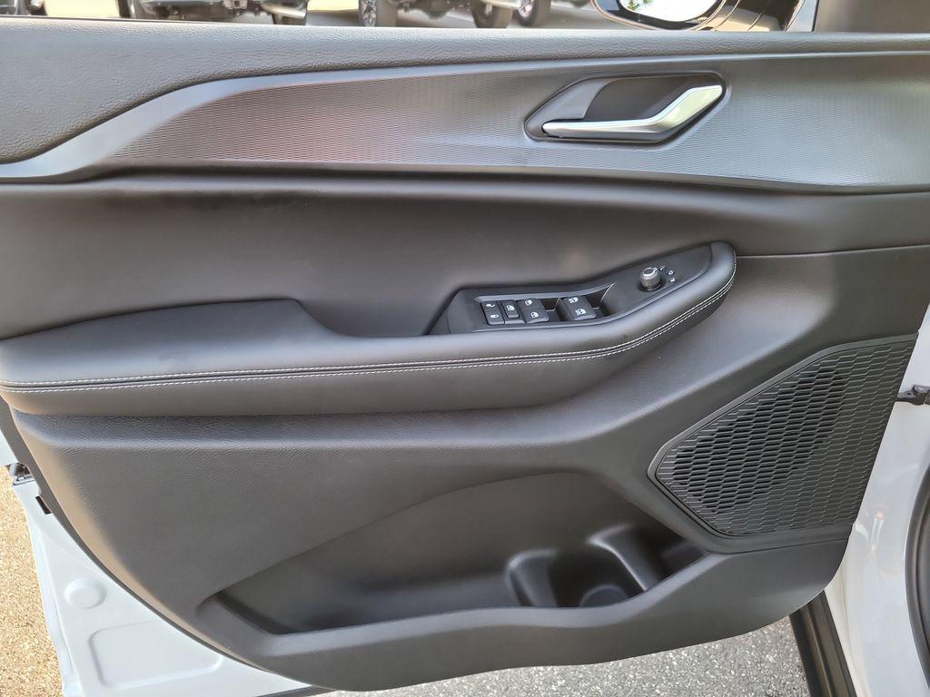 new 2025 Jeep Grand Cherokee car, priced at $41,569