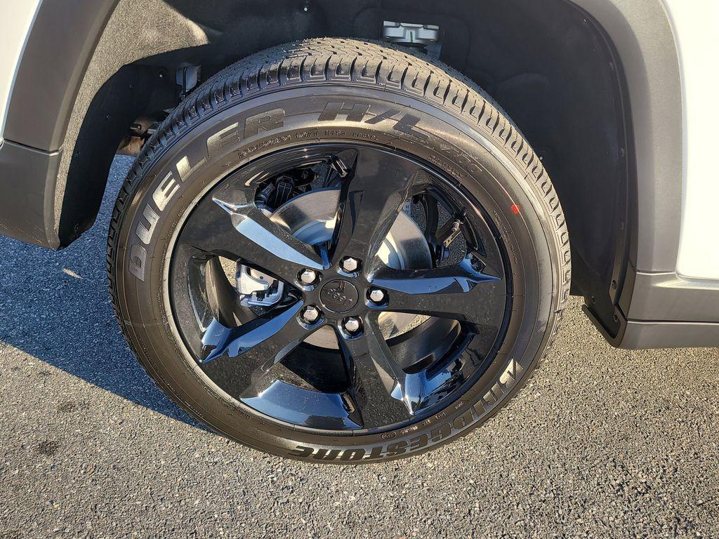 new 2025 Jeep Grand Cherokee car, priced at $41,569