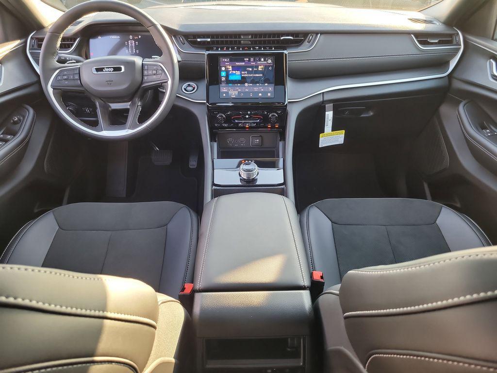 new 2025 Jeep Grand Cherokee car, priced at $41,569