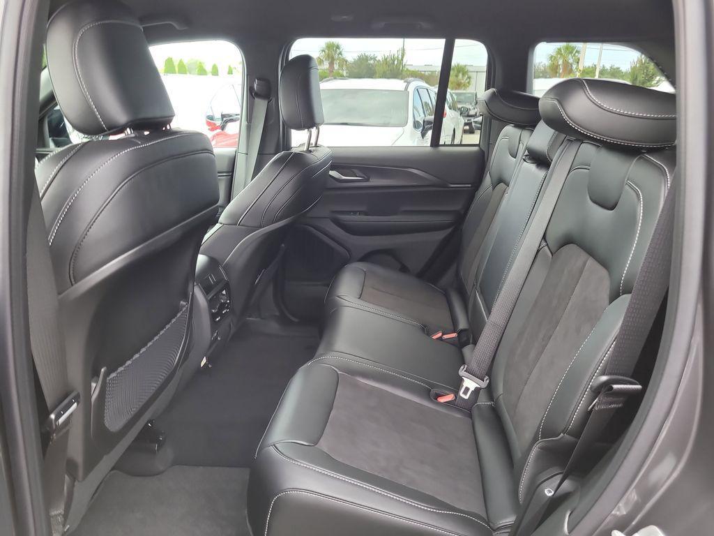 new 2025 Jeep Grand Cherokee car, priced at $42,298