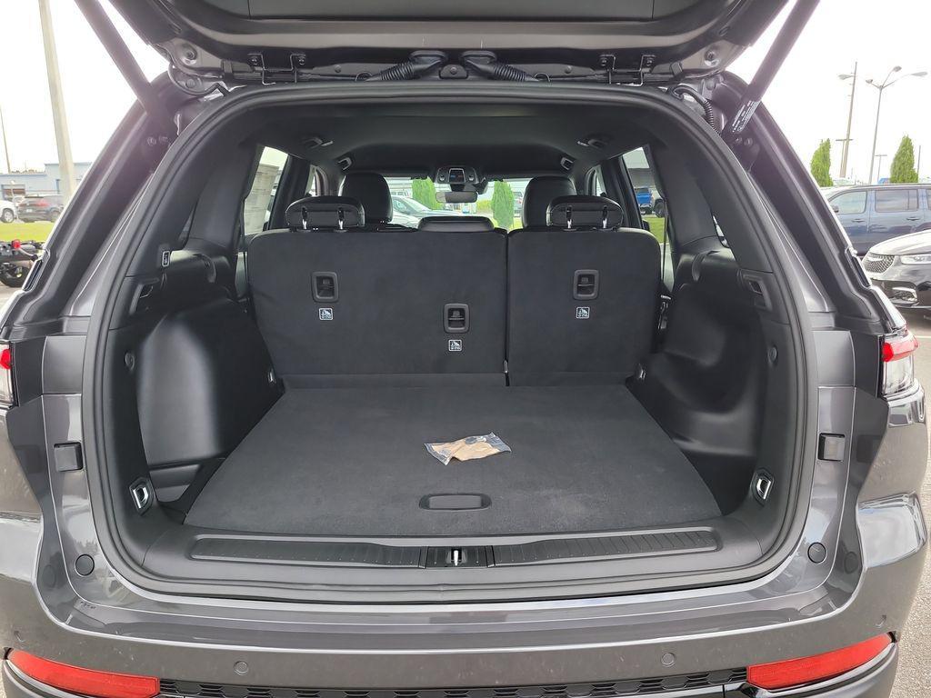 new 2025 Jeep Grand Cherokee car, priced at $42,298