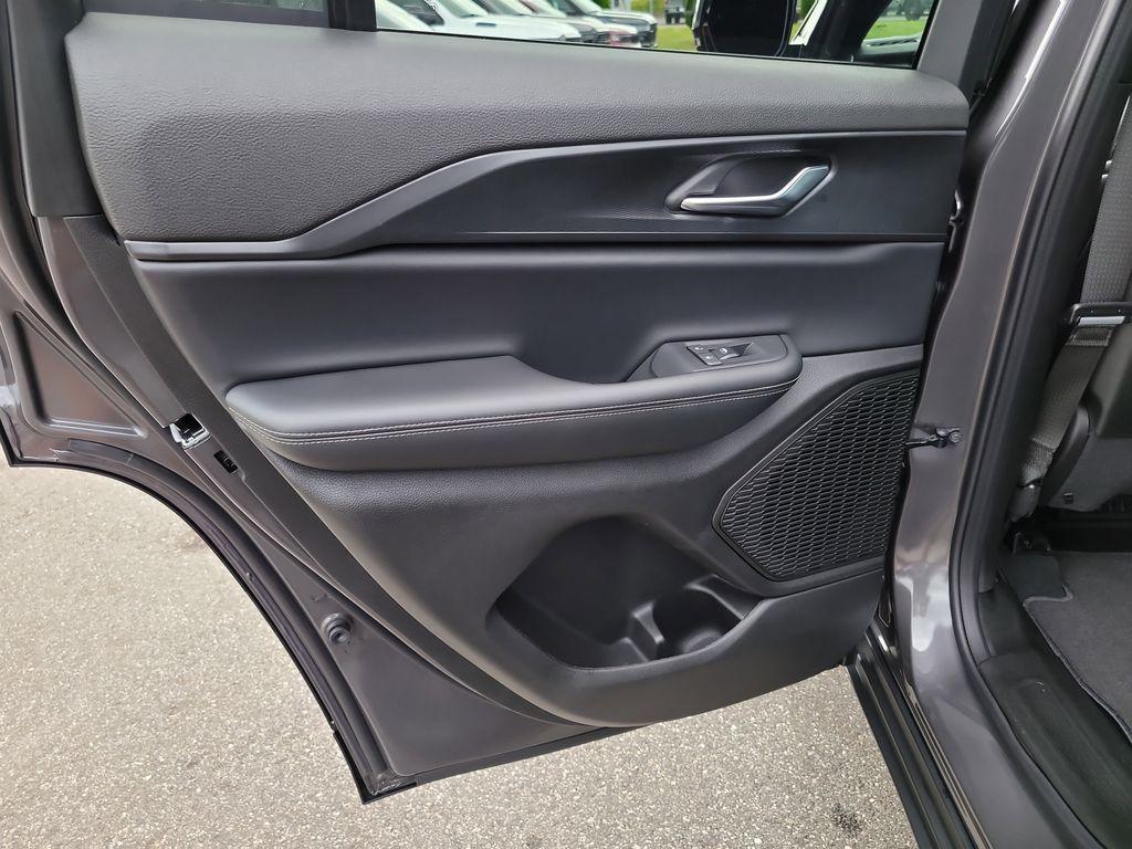 new 2025 Jeep Grand Cherokee car, priced at $42,298