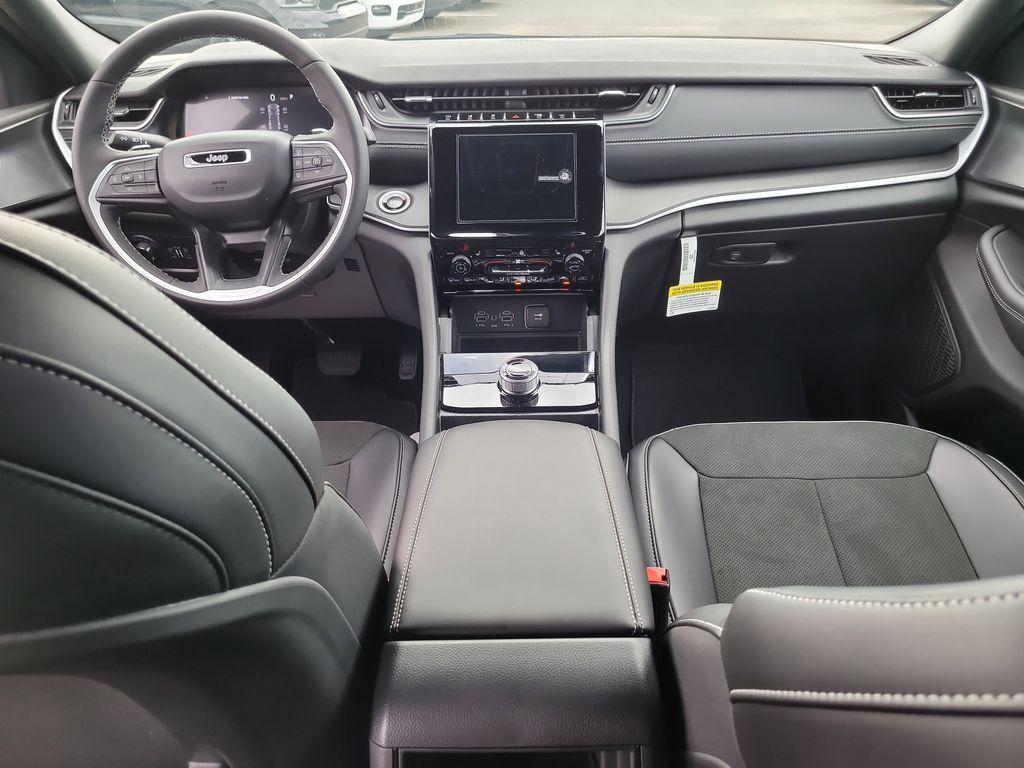 new 2025 Jeep Grand Cherokee car, priced at $42,298