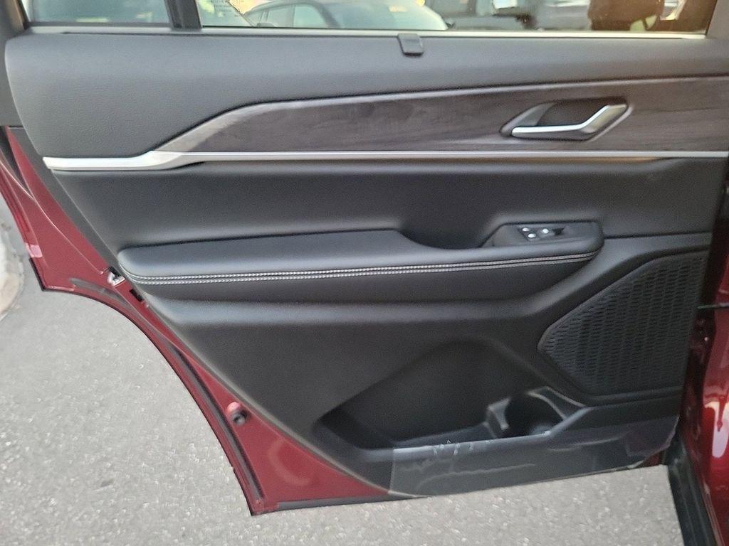 new 2025 Jeep Grand Cherokee L car, priced at $39,877