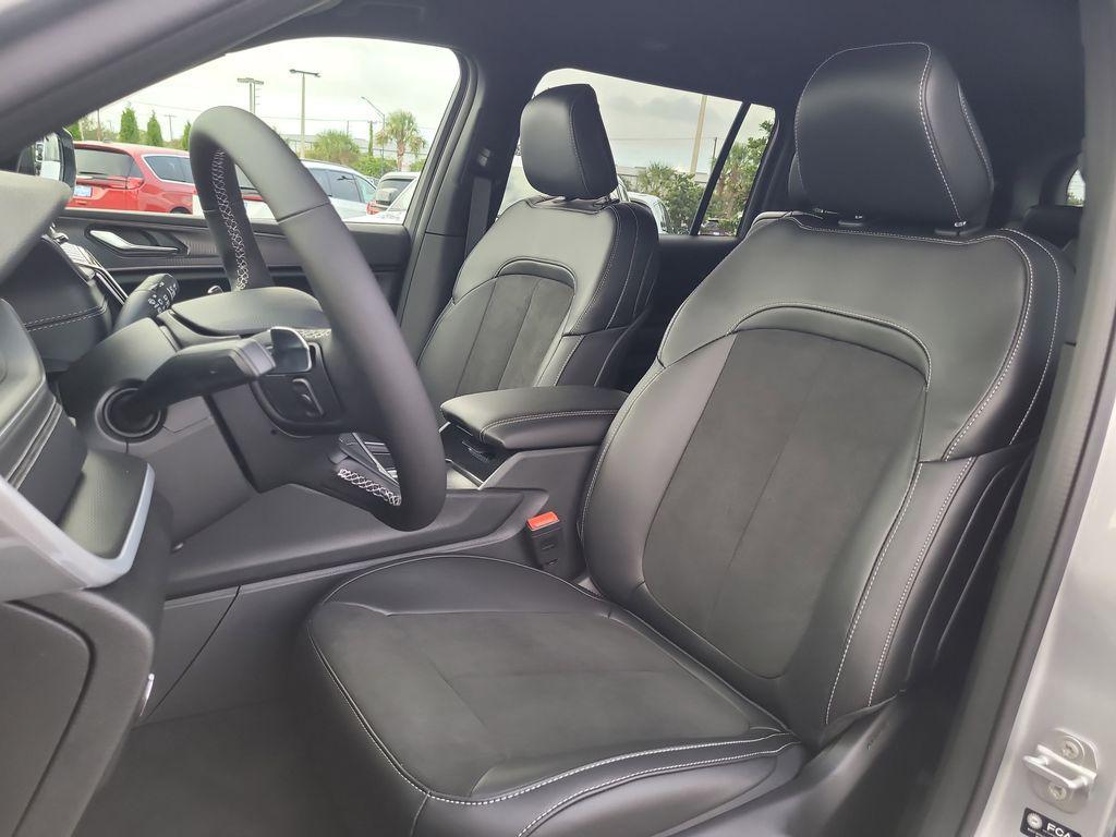 new 2025 Jeep Grand Cherokee L car, priced at $38,300