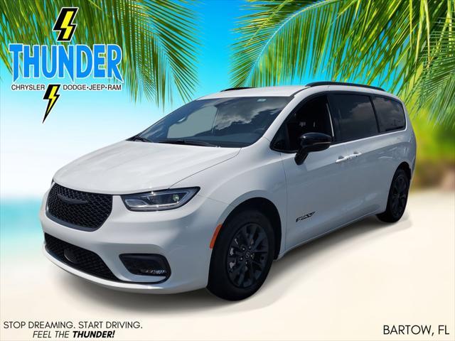 new 2025 Chrysler Pacifica car, priced at $41,308