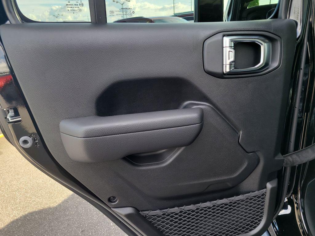 new 2025 Jeep Gladiator car, priced at $43,820