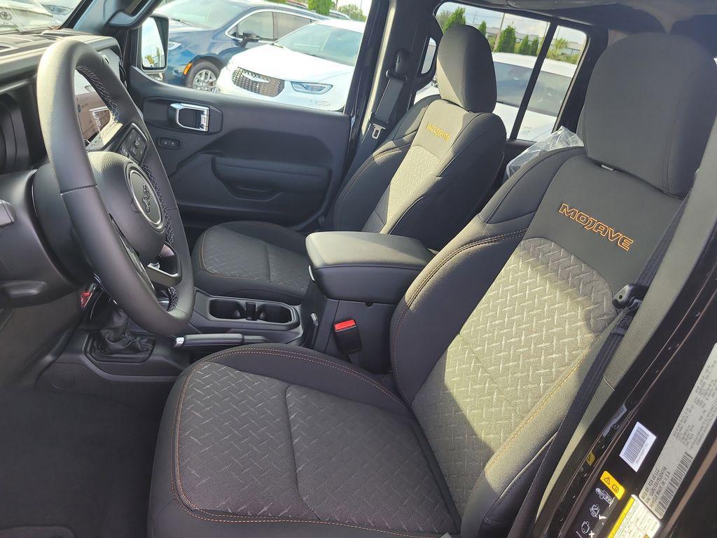 new 2025 Jeep Gladiator car, priced at $43,820