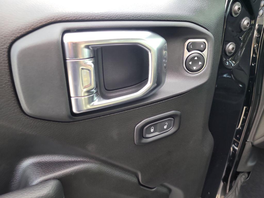 new 2025 Jeep Gladiator car, priced at $43,820