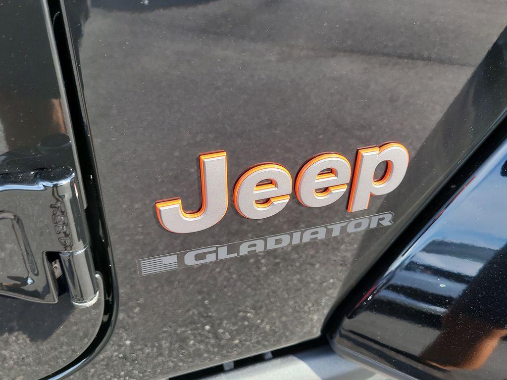 new 2025 Jeep Gladiator car, priced at $43,820
